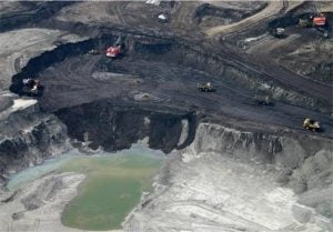 آغاز عملیات اجرایی ایجاد راه دسترسی به معادن بیتومین گیلانغرب / سرمایه گذاری 300 میلیارد ریالی ایمیدرو برای ایجاد دسترسی به 10 معدن