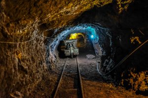 ضرورت توسعه اکتشافات معدنی در شهرستان کازرون توسط سازمان ایمیدرو