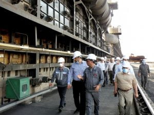 بازدید مدیرعامل شرکت سرمایه‌گذاری توسعه معادن و فلزات از کارخانه کک سازی طبس