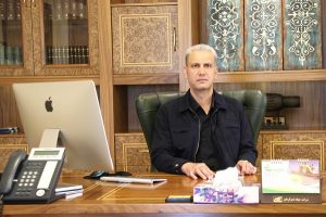 اهدا تندیس چهره‌نامی صنعت و اقتصاد به مدیرعامل شرکت فولاد مشیز بردسیر