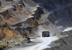 دستور توقف موقت فعالیت ۴ معدن در کاشان صادر شد