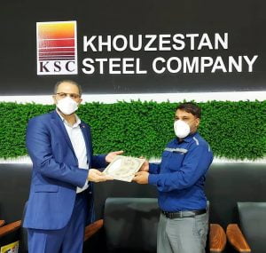 از کارکنان پیشنهاد‌ دهنده سامانه ارتباط مستقیم با مدیرعامل فولاد خوزستان تقدیر شد