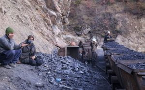 ادامه نارضایتی کارگران معدن زغال سنگ گلندرود با واگذاری این واحد معدنی به پیمانکار