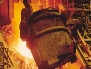 دست‌یابی به بیشترین تعداد تعویض پاتیل سرباره با کمترین توقف کوره‌های قوس الکتریکی فولاد مبارکه