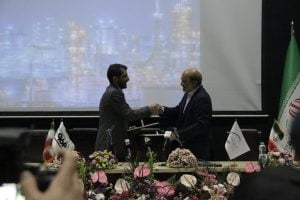 مراسم امضا تفاهم‌نامه همکاری میان شرکت صنایع پتروشیمی خلیج فارس و شرکت فولاد مبارکه