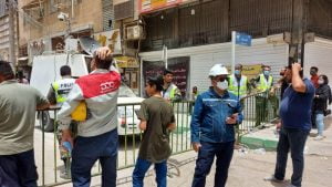 گروه فولاد خوزستان از ساعات اولیه ریزش ساختمان متروپل آبادان با امکانات کامل در محل حادثه حضور مستمر دارد