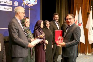 تندیس طلایی چهارمین جایزه مسئولیت اجتماعی و پایداری بنگاه های اقتصادی (csr) به فولاد خوزستان رسيد