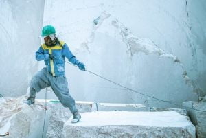 فعالیت بزرگترین معدن “مرمریت” کشور پس از ۱۱ سال از سرگرفته شد