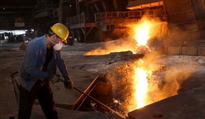 خودتحریمی صادرات فولاد با یک بخش‌نامه‌/ تصرف بازارهای صادراتی ایران توسط رقبا