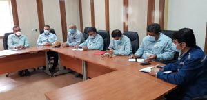 نشست معاون منابع انسانی و امور اجتماعی فولاد خوزستان با کارکنان بخش مواد اولیه برگزار شد