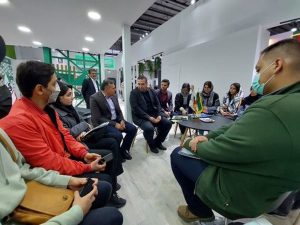 بازدید دانشجویان از غرفه فولاد مبارکه در نمایشگاه محیط زیست