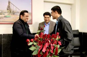 تقدیر دکتر مصطفی پور مدیرعامل مجتمع فولاد غدیر نی ریز از کارکنان امور‌مالی