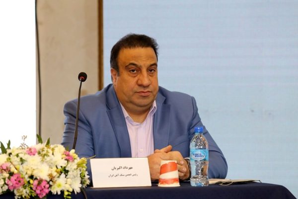 اکبریان، رئیس انجمن سنگ‌آهن ایران مطرح کرد: دولت طلبکار بخش خصوصی نباشد/ پرداختن به پیش نیازهای صنعت فولاد نسبت به اجرای طرح های فولادی اولویت دارد