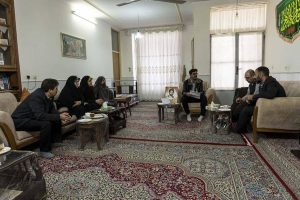 دیدار جمعی از مسئولان شرکت مس با خانواده شهیدان در رفسنجان