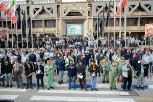 تجدید بیعت كاركنان فولاد مباركه با آرمان های رهبر انقلاب و شهدا