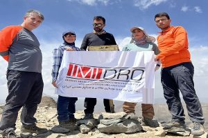 پرچم ایمیدرو بر بام تهران