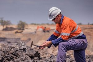 نقش انکارناپذیر «ومعادن» در حوزه اکتشاف و تامین مواد اولیه زنجیره فولاد