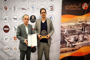 دکتر شه بخش مدیر عامل شرکت آلومینای ایران بعنوان مدیر برتر و ارزش آفرین کشور انتخاب شد
