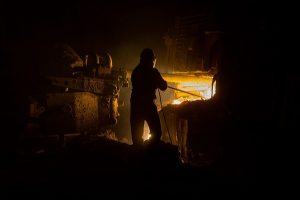 تابستان داغ بازار فولاد با مولفه محدودیت‌های برق/ ضرر فولادی‌ها در شرایط افزایش قیمت‌ها!