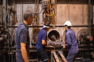 فولاد مردان اکسینی از کار در دمای بالای ۵۰ درجه می‌گویند