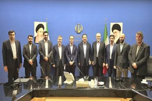 تشکل‌ها مسئولانه و با نگاه ملی وارد میدان شوند