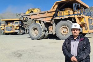 هدف استخراج ۱۲۰ میلیون تنی اپال کانی پارس دست‌ یافتنی است/ ۵ اقدام موثر با حضور دکتر