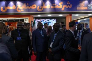 بازدید تجار و بازرگانان خارجی از غرفه شرکت ملی صنایع مس ایران