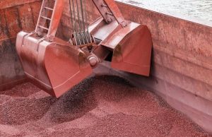 قیمت سنگ ‌آهن در دهه آینده روند نزولی خواهد داشت