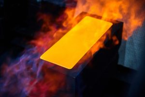 قیمت طلا تا پایان سال به ۴۰۰۰ دلار می‌رسد