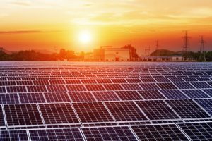 نقش نیروگاه‌های خورشیدی در کاهش خاموشی‌های صنایع بزرگ