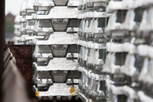 تلاش فلز آلومینیوم برای بقا بالاتر از ۲۵۰۰ دلار