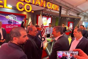 بازدید رئیس هیأت عامل ایمیدرو از غرفه فولاد اکسین خوزستان