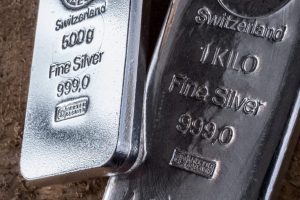 قیمت نقره با عبور از ۴۲ دلار رکورد ۱۴ ساله را شکست