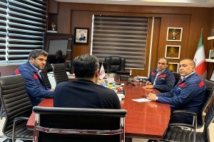 تأکید مدیرعامل فولاد اکسین خوزستان بر رویکرد علمی و گفت‌ و گو محور در حل مسائل کارکنان