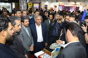 بازدید رئیس هیات عامل ایمیدرو، استاندار همدان و نمایندگان مجلس از غرفه مرکز تحقیقات یزد