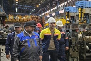 حضور میدانی مدیرعامل شرکت صنایع آهن و فولاد سرمد در خط مقدم تولید در تعطیلات نوروز و شرایط جنگ تحمیلی