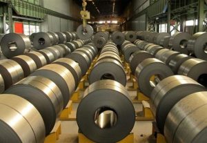 محتکران با اعلام عرضه محصولات فولاد مبارکه مجبور به خروج محصولات از انبارها شدند