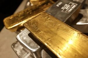 تداوم ریزش قیمت طلا؛ سقوط ۷۱ دلاری اونس در یک هفته