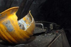 جزئیات تلخ ریزش معدن زغال‌سنگ زرند؛ مرگ یک کارگر و آغاز بررسی حادثه