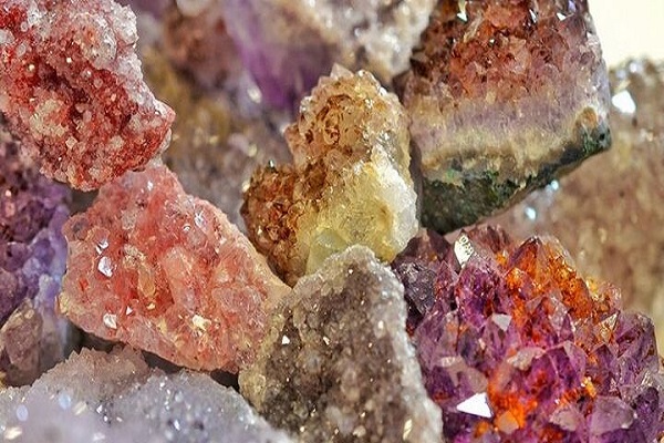 2. خبر تازه برای اشتغال جوانان آبدانان؛ کارگاه تخصصی گوهرتراشی در راه است